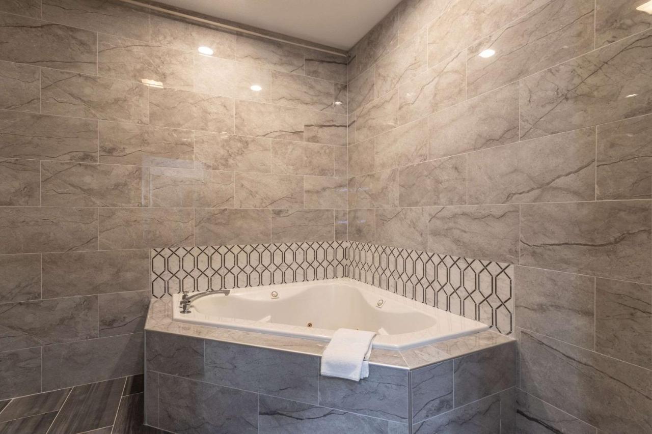 Quality Inn & Suites Pearl-Jackson Buitenkant foto