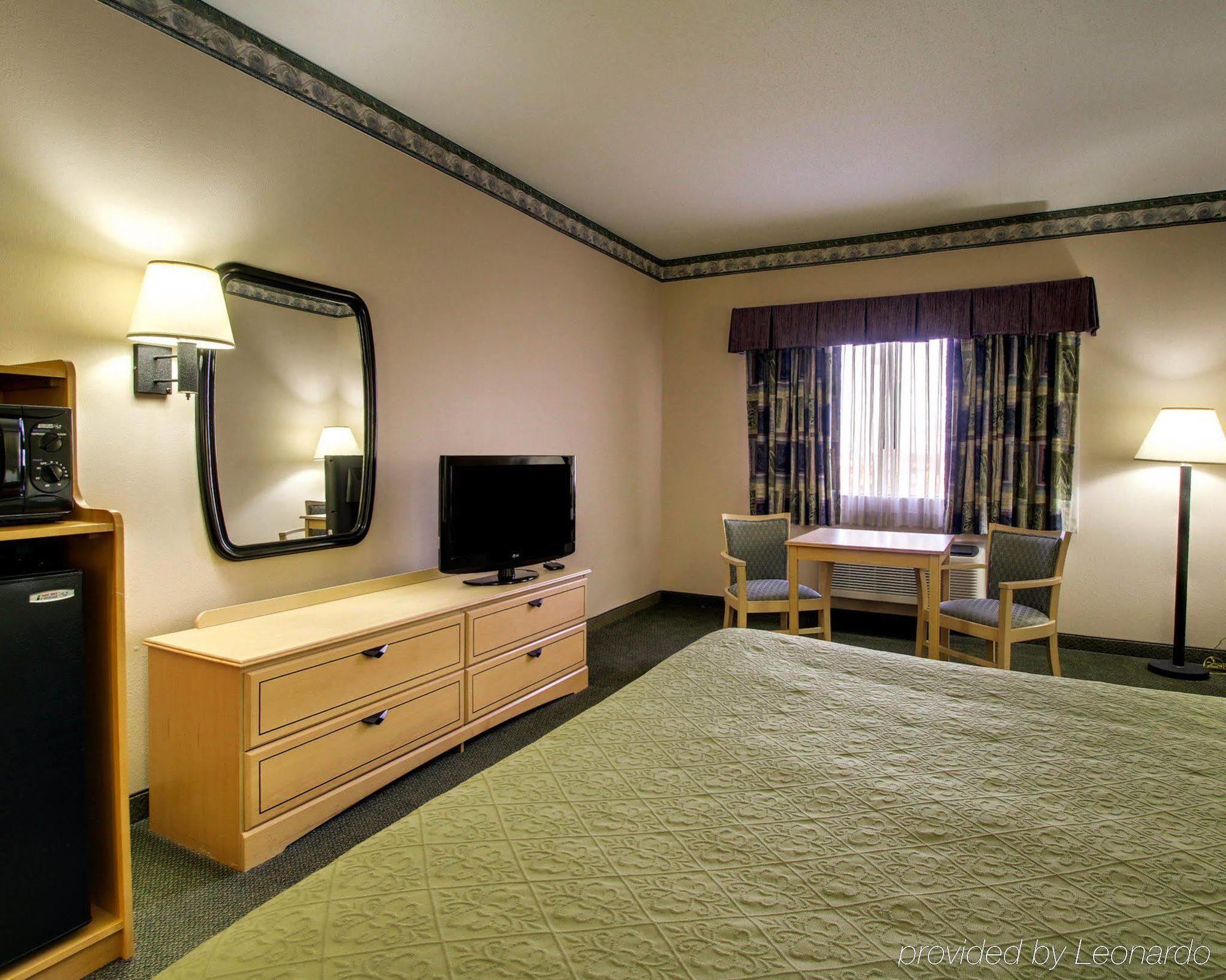 Quality Inn & Suites Pearl-Jackson Buitenkant foto
