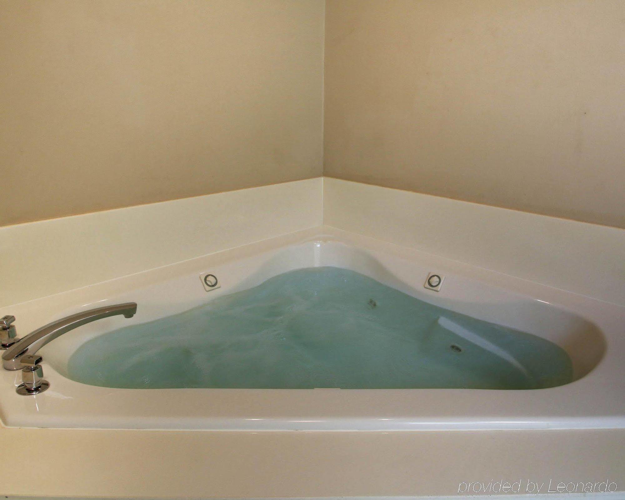 Quality Inn & Suites Pearl-Jackson Buitenkant foto